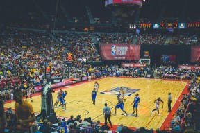 kaiyun体育app-莱德基女子800米自由泳决赛表现稳健，莱德基200米自由泳